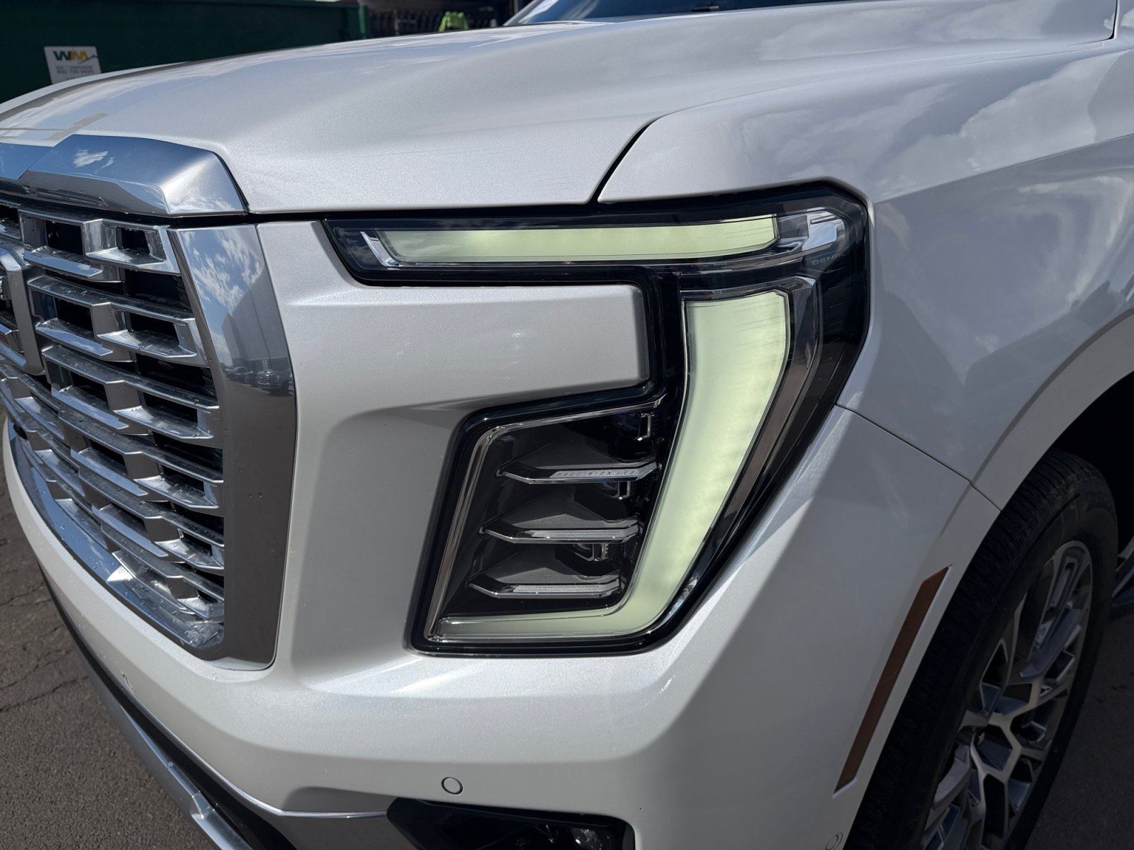 Used 2025 GMC Yukon XL Denali w/ Advanced Technology Package AWD/4WD image 9