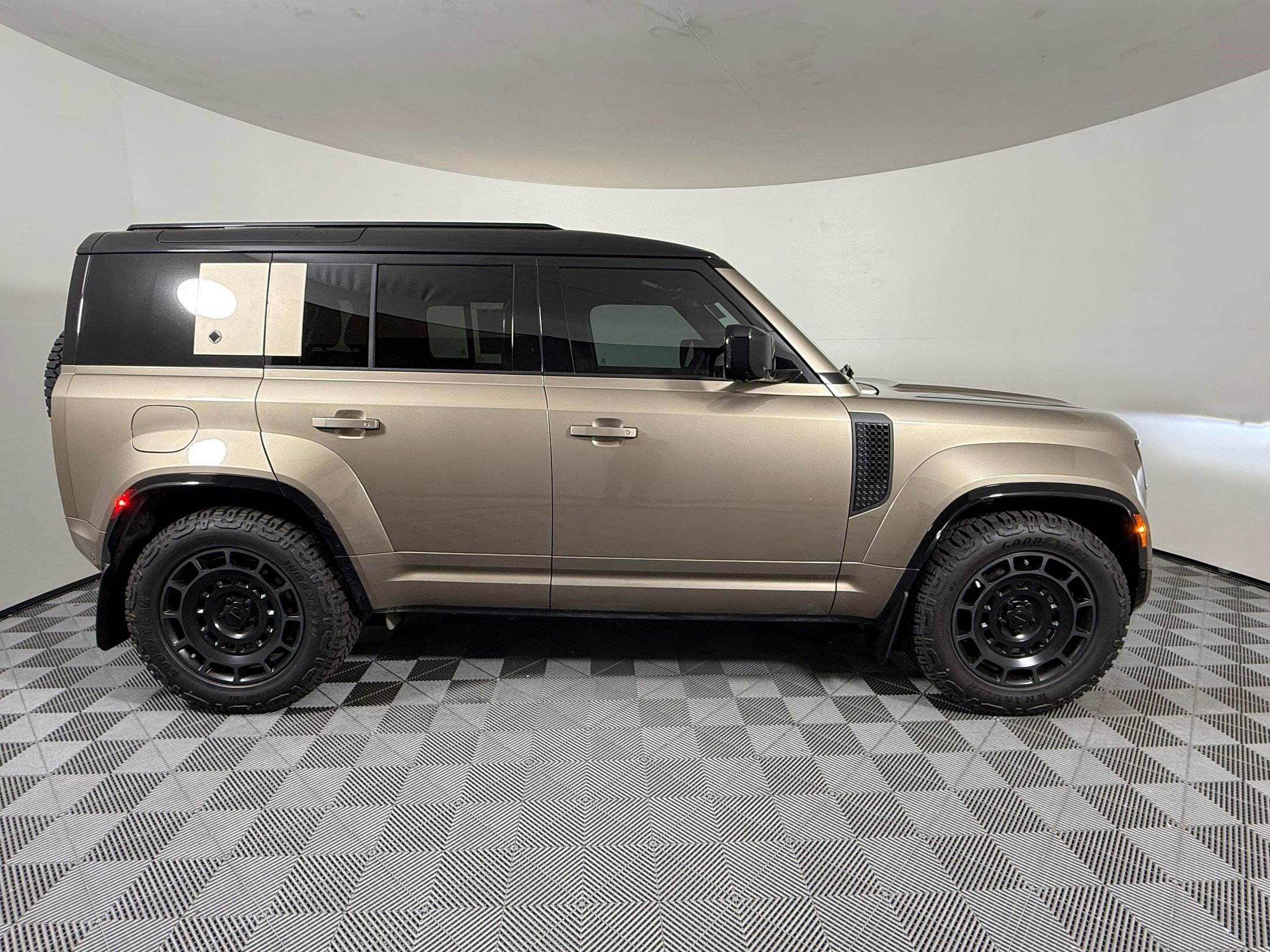 New 2026 Land Rover Defender 110 OCTA AWD/4WD image 8