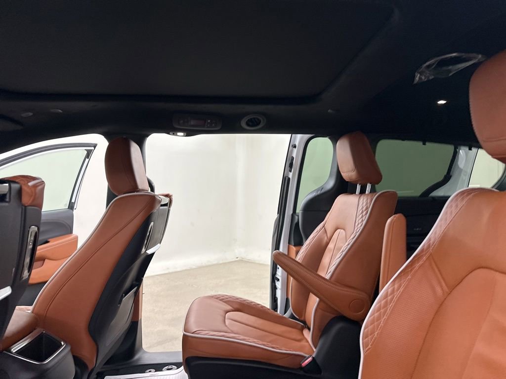 New 2026 Chrysler Pacifica Pinnacle image 26