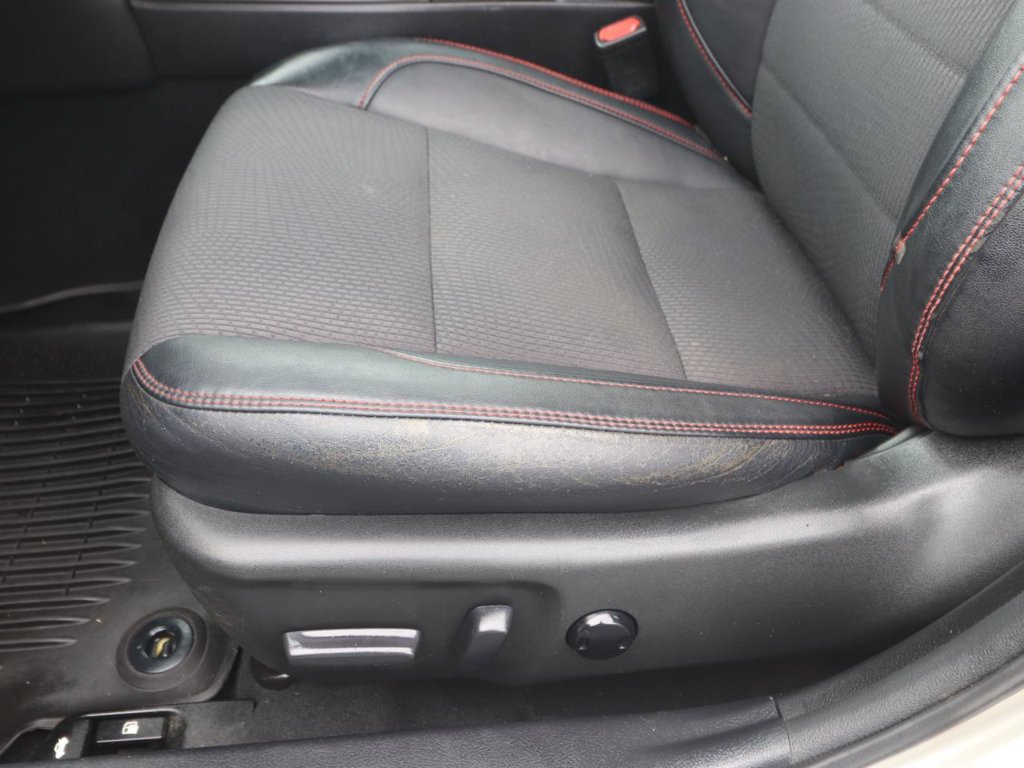 Used 2016 Toyota Camry SE w/ Moonroof Package FWD image 16