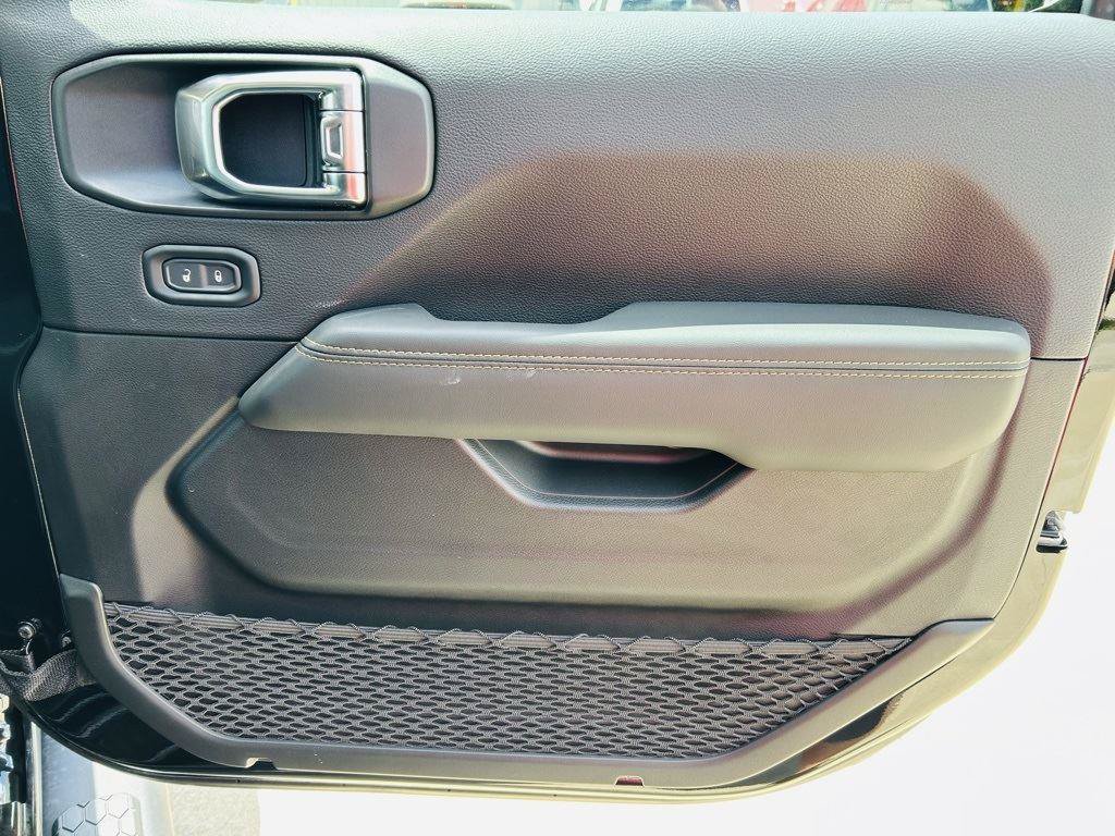 New 2025 Jeep Wrangler Unlimited Sahara AWD/4WD image 28