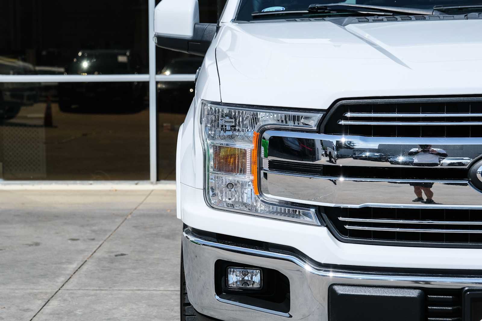 Used 2019 Ford F150 Lariat RWD image 4
