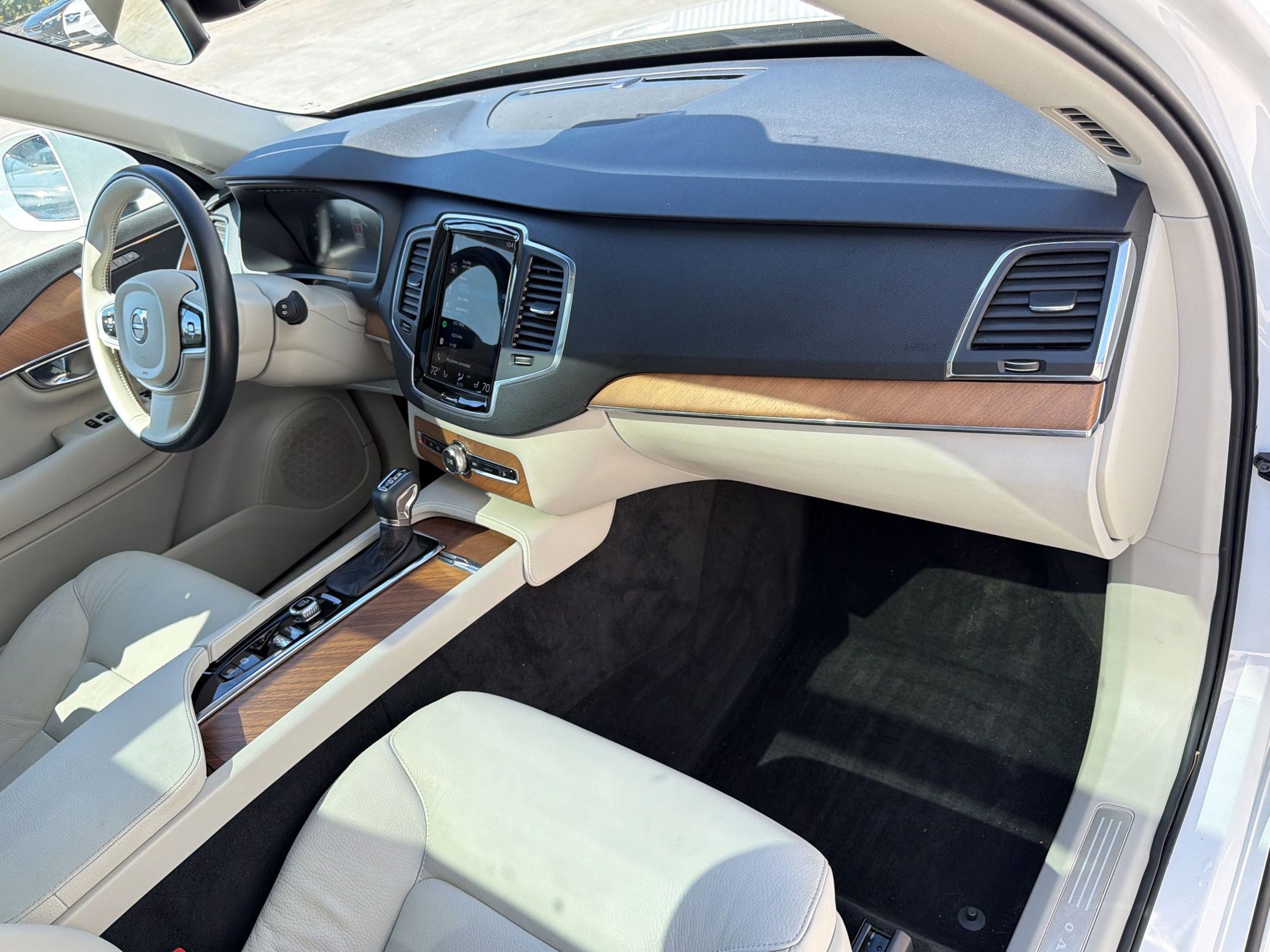 Used 2021 Volvo XC90 T6 Momentum w/ Climate Package AWD/4WD image 31