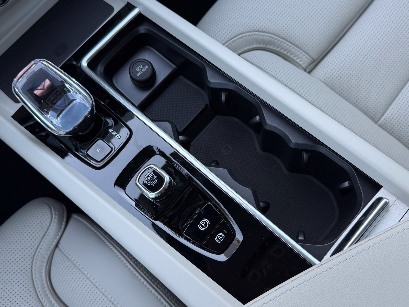 New 2027 Volvo XC60 B5 Ultra AWD/4WD image 32