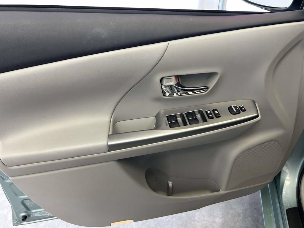 Used 2016 Toyota Prius V Four FWD image 17