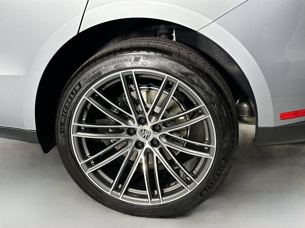 Certified 2026 Porsche Macan AWD/4WD image 33