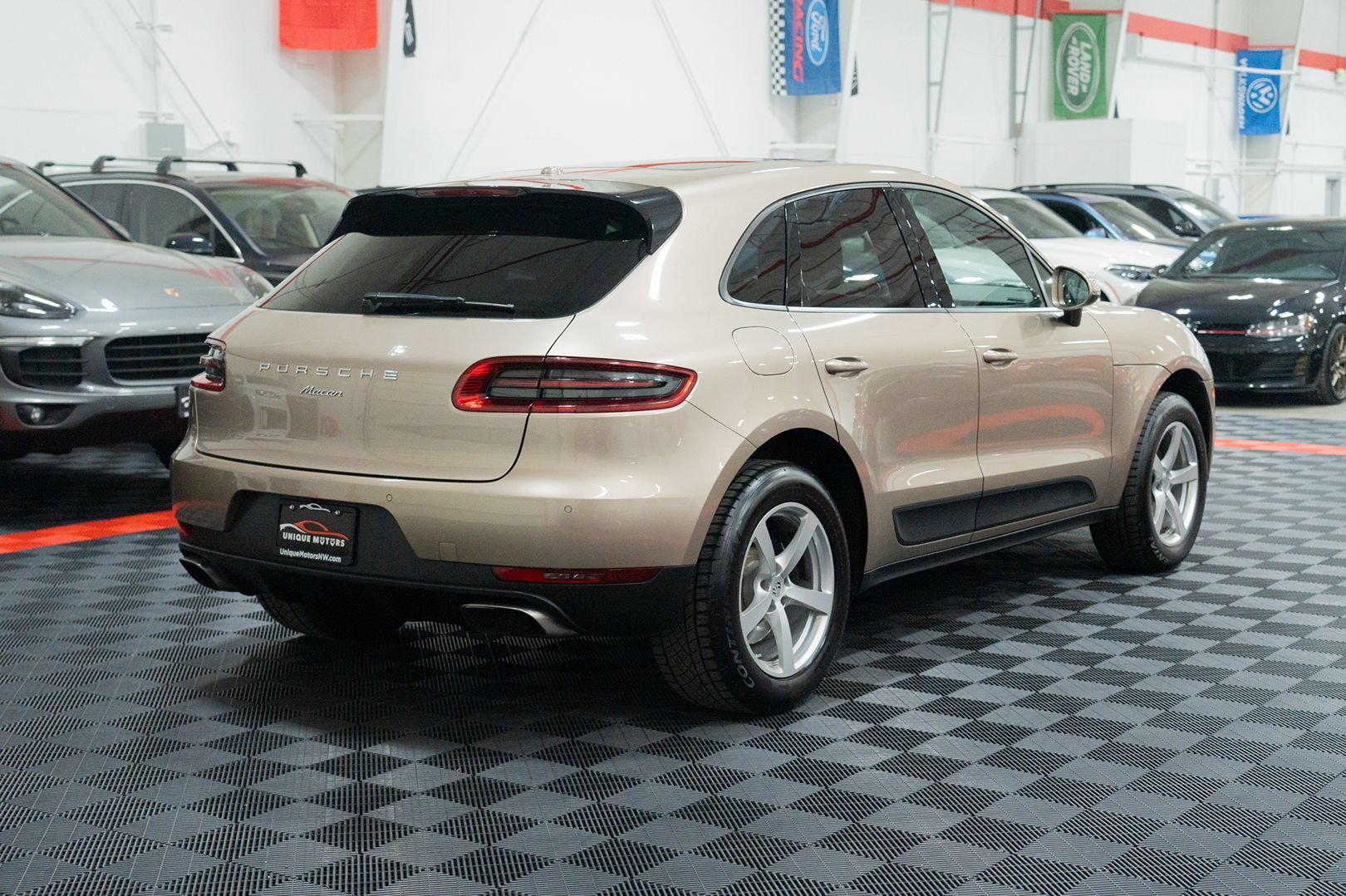 Used 2017 Porsche Macan AWD/4WD image 8