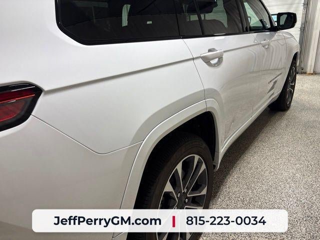 Used 2025 Jeep Grand Cherokee L Overland w/ Trailer Tow Package AWD/4WD image 9