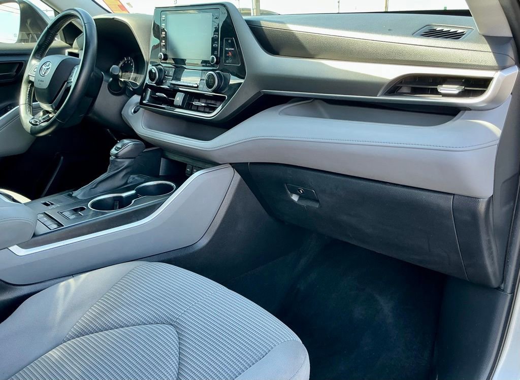 Used 2021 Toyota Highlander LE image 25