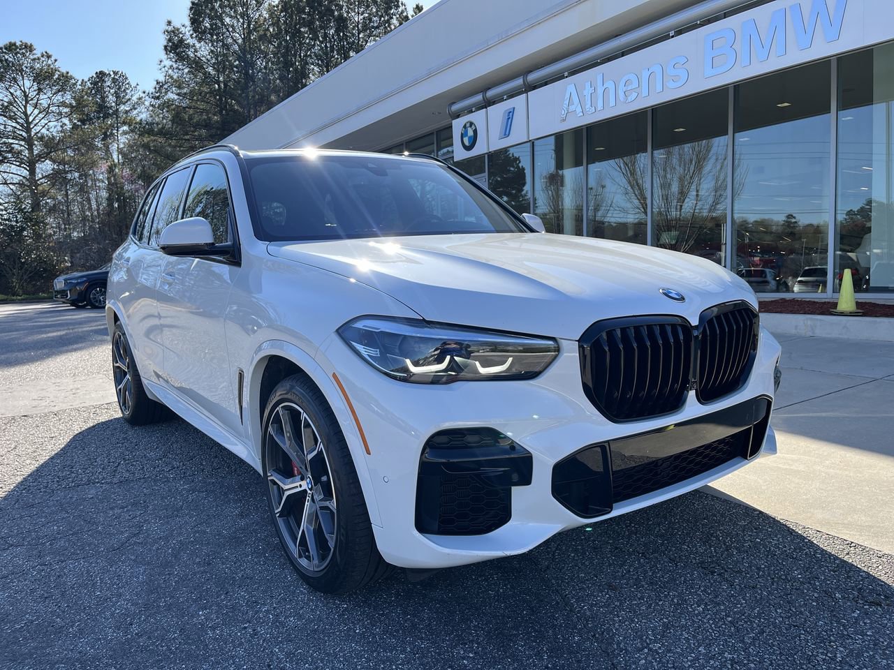 Used 2023 BMW X5 xDrive40i w/ M Sport Package image 1