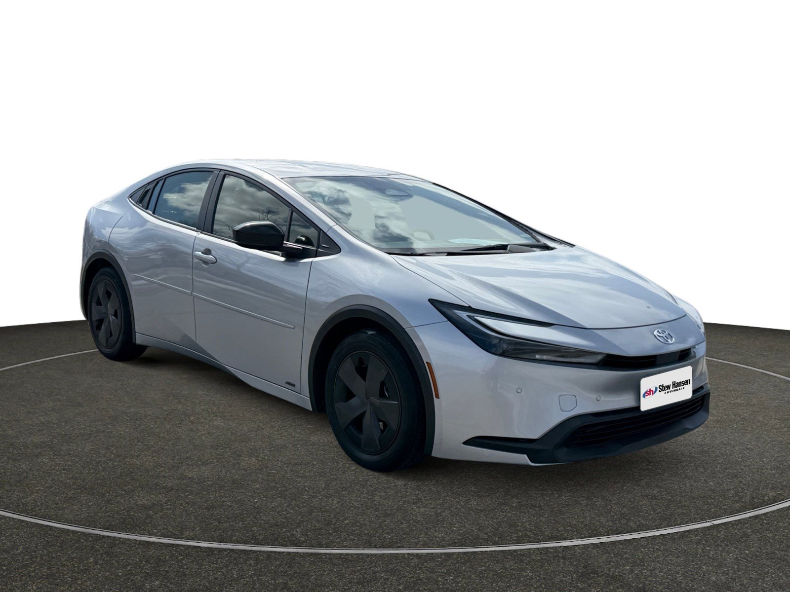 Used 2023 Toyota Prius LE image 9