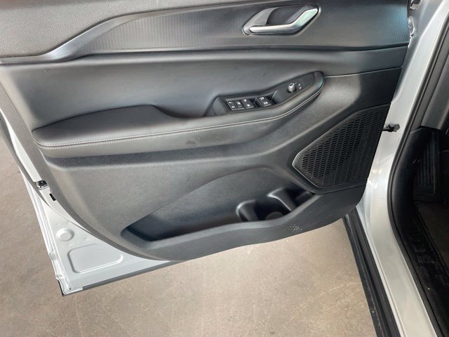 Used 2025 Jeep Grand Cherokee Laredo RWD image 26