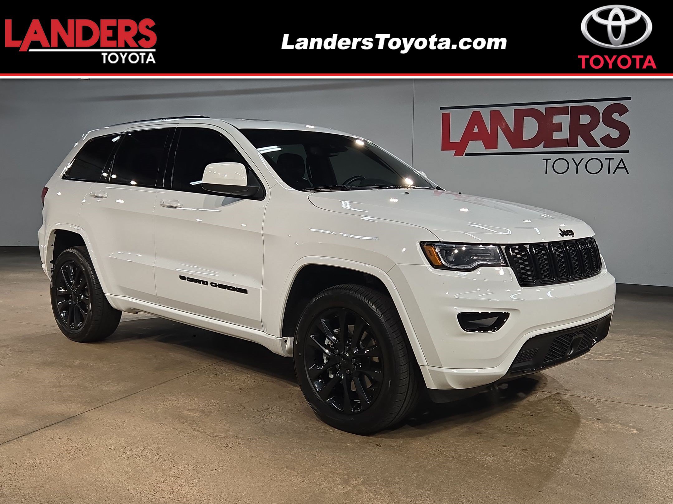Used 2022 Jeep Grand Cherokee Laredo X AWD/4WD image 1