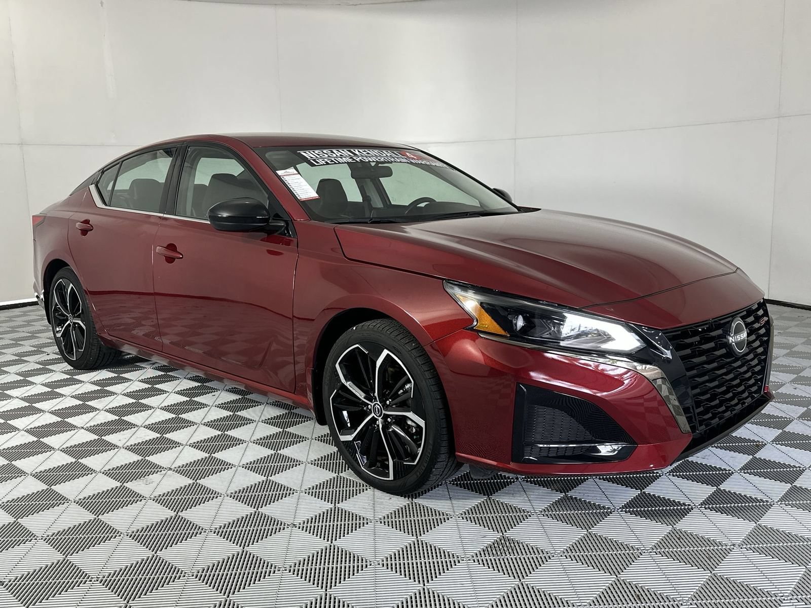 Certified 2024 Nissan Altima 2.5 SR FWD image 2