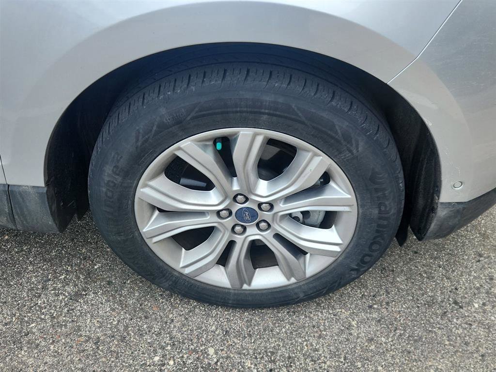 Used 2019 Ford Edge Titanium w/ Equipment Group 301A AWD/4WD image 2