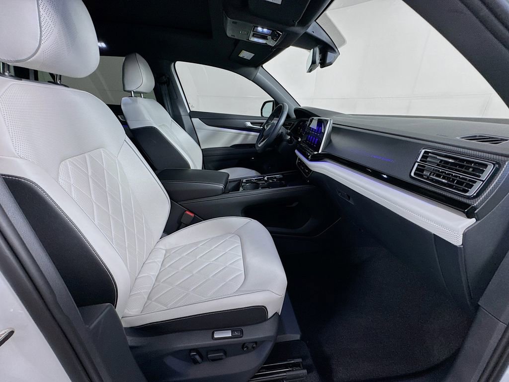 Used 2025 Volkswagen Atlas Cross Sport SEL Premium R-Line image 35