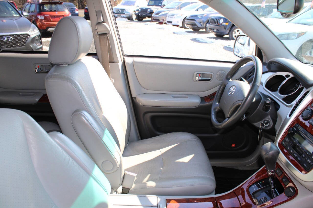 Used 2005 Toyota Highlander Limited image 24
