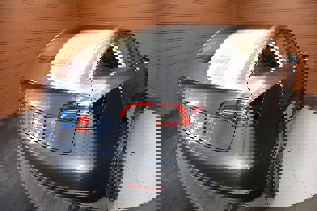 Used 2023 Tesla Model 3 Standard Range image 19