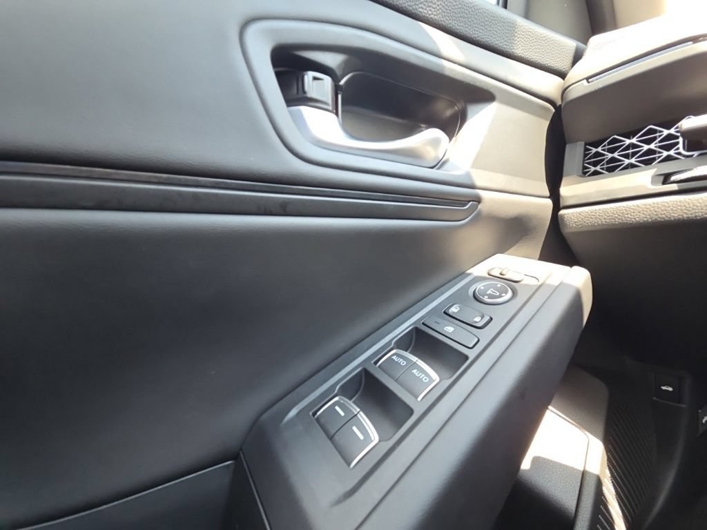 Used 2025 Honda Accord SE image 31