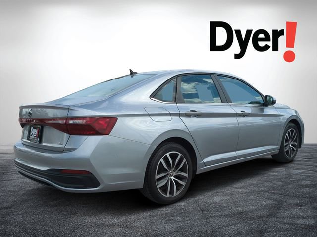 Used 2025 Volkswagen Jetta SE FWD image 3
