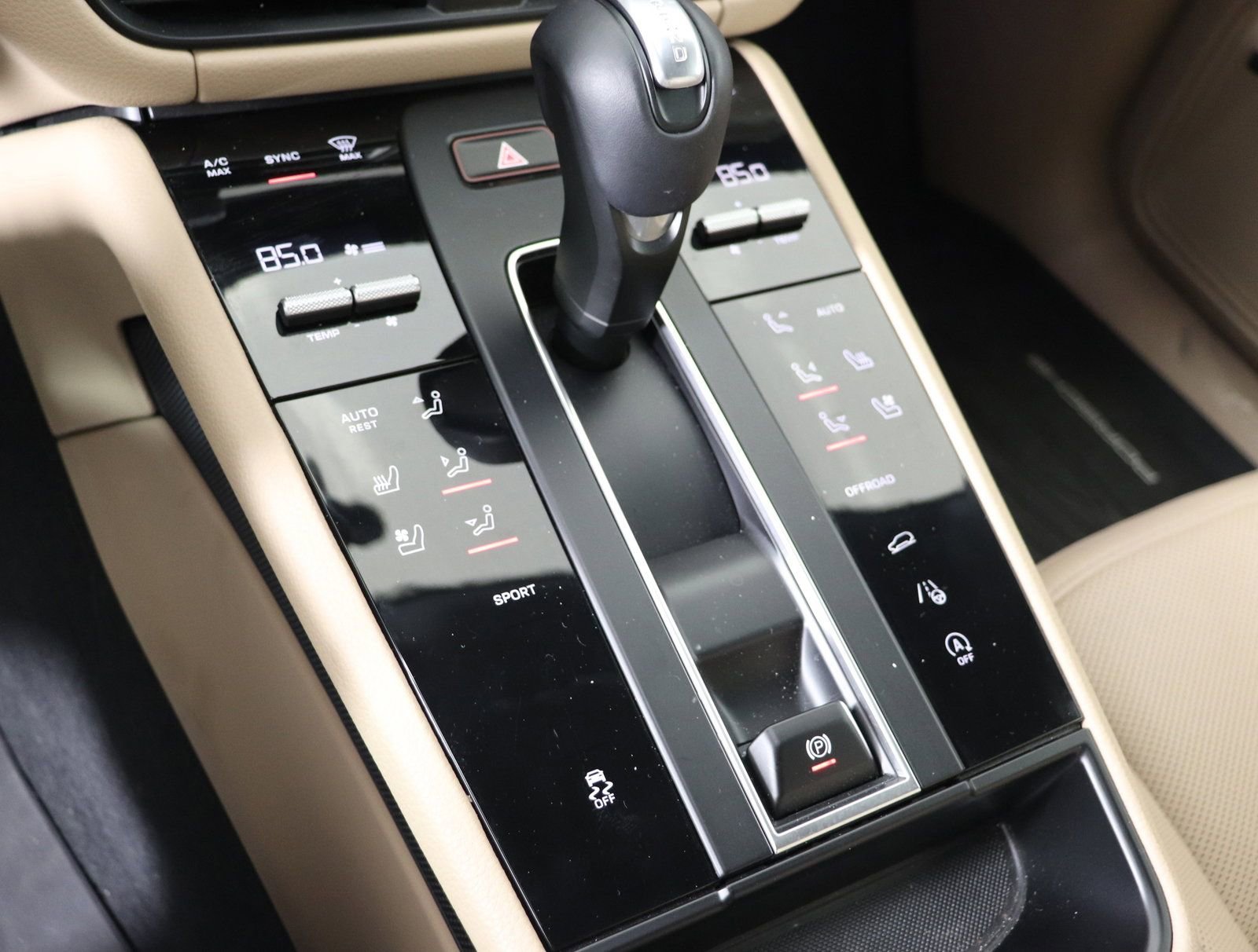 Used 2025 Porsche Macan image 21