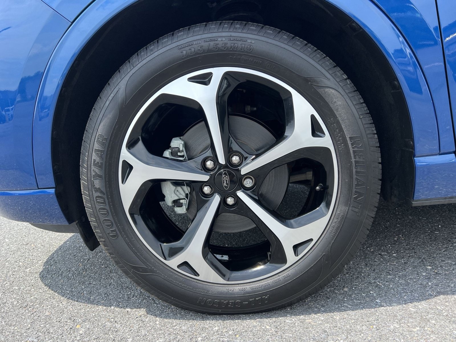 Certified 2023 Ford Escape ST-Line Elite AWD/4WD image 12