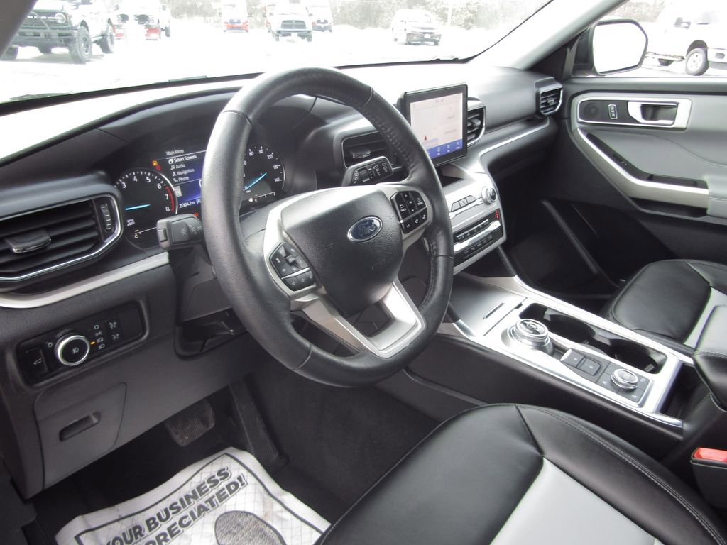 Used 2024 Ford Explorer XLT w/ Equipment Group 202A AWD/4WD image 11
