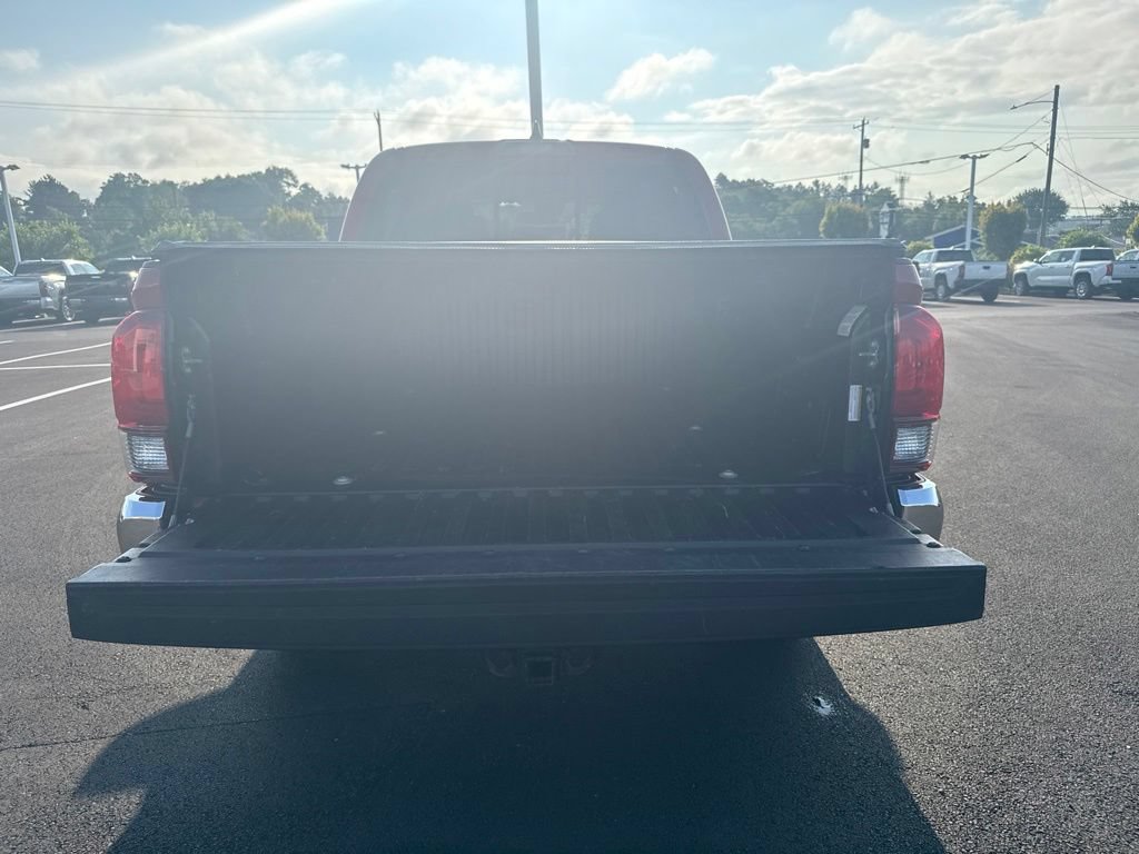Used 2020 Toyota Tacoma SR5 AWD/4WD image 4