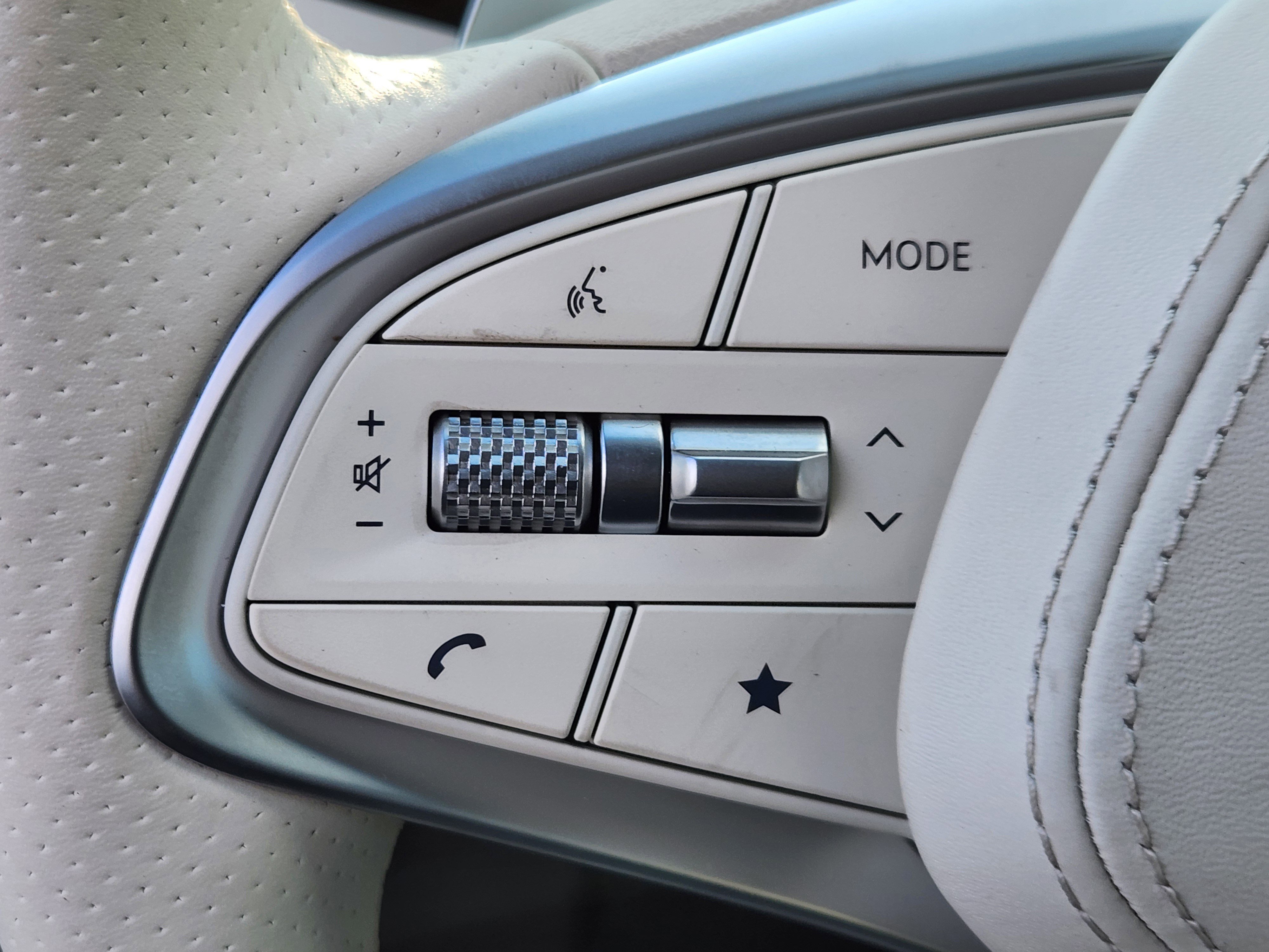 Used 2025 Genesis Electrified GV70 Advanced w/ Prestige Package image 25