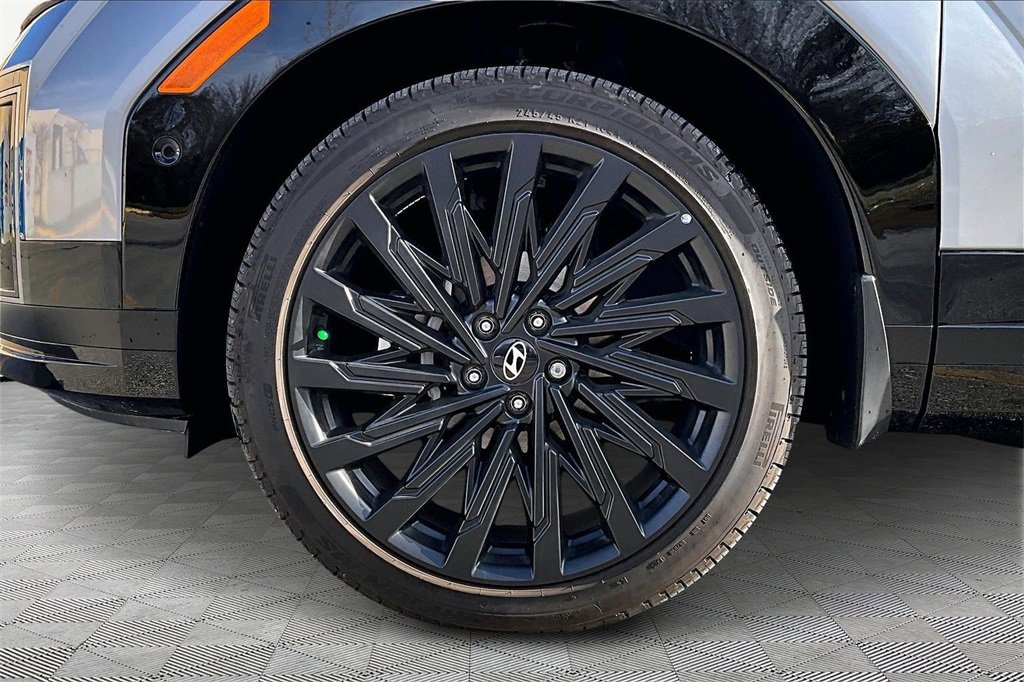 Used 2025 Hyundai Santa Fe Calligraphy image 9