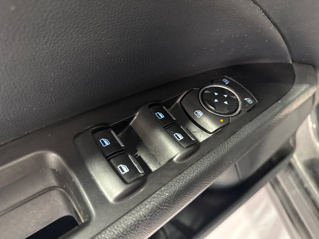Used 2017 Ford Fusion SE FWD image 31