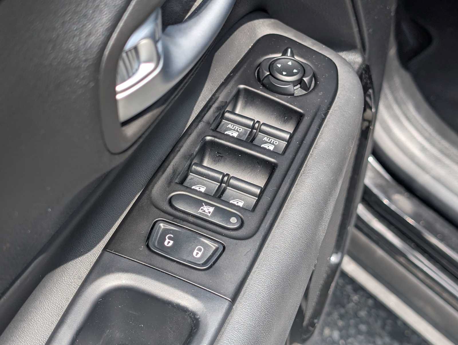Certified 2020 Jeep Renegade Altitude FWD image 11