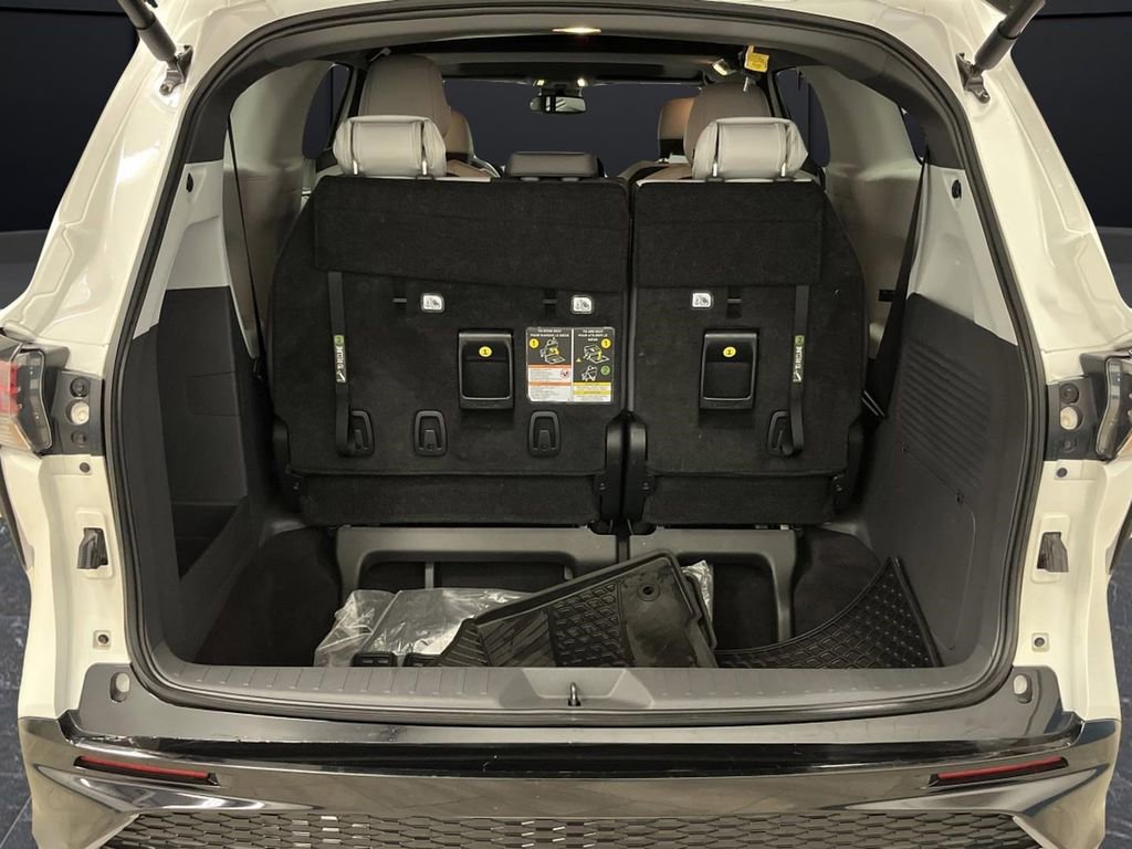 Used 2024 Toyota Sienna XSE image 16