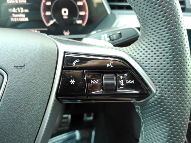 Used 2024 Audi SQ8 e-tron Premium Plus w/ Black Optic Package AWD/4WD image 40