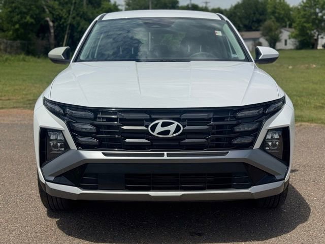 Used 2025 Hyundai Tucson SE FWD image 2