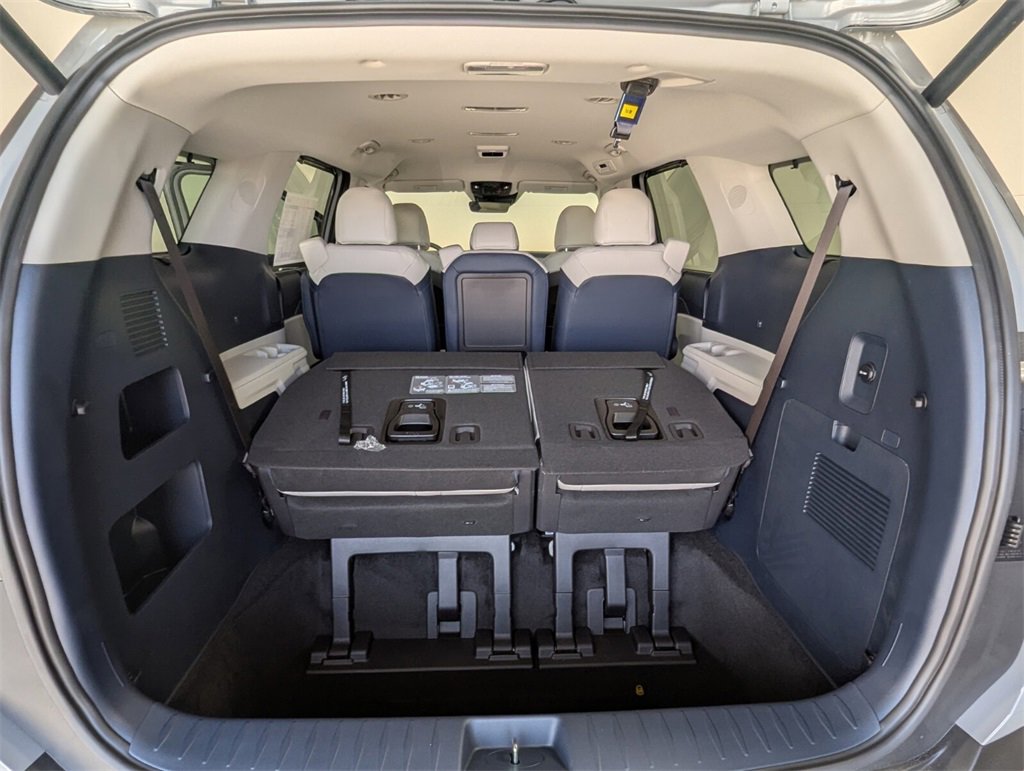New 2025 Kia Carnival EX image 28