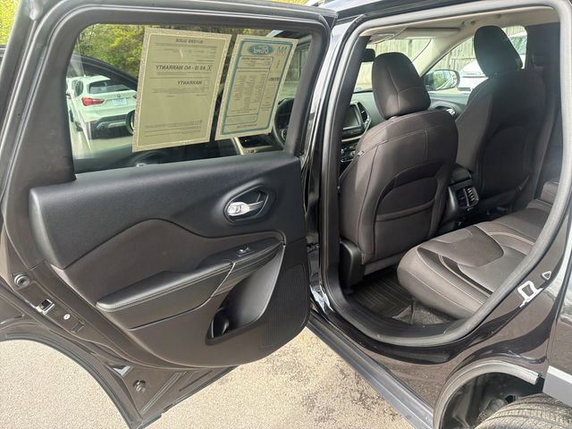 Used 2015 Jeep Cherokee Latitude w/ Cold Weather Group FWD image 14