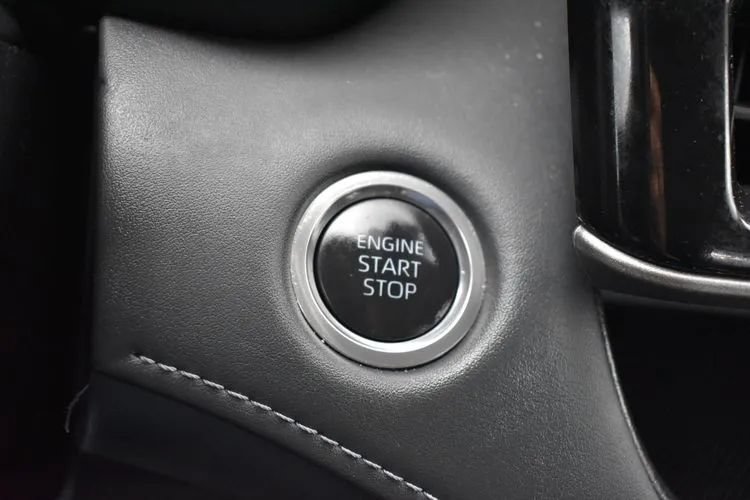 Used 2025 Toyota Highlander LE FWD image 30