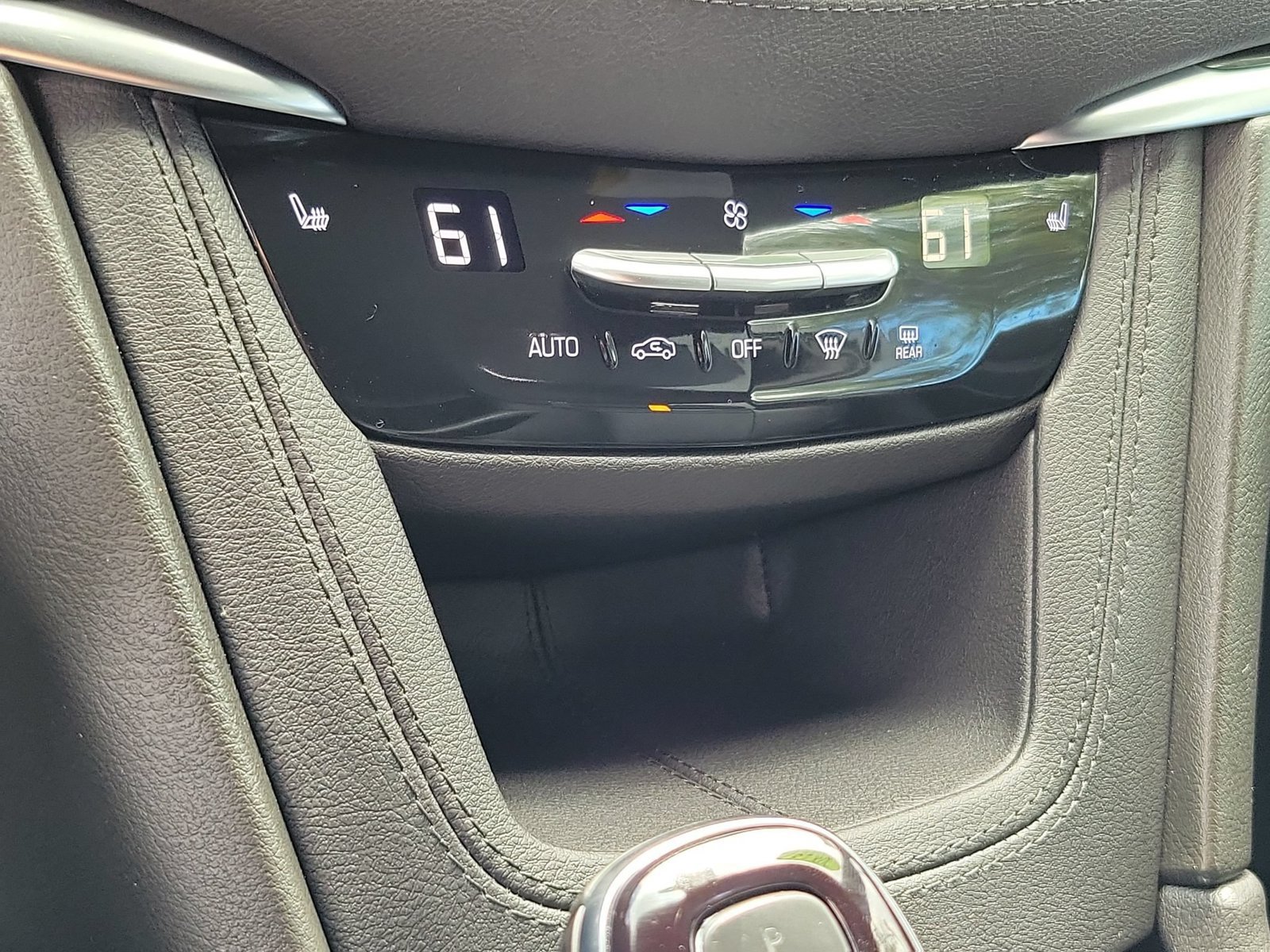 Used 2025 Cadillac XT6 Luxury FWD image 29
