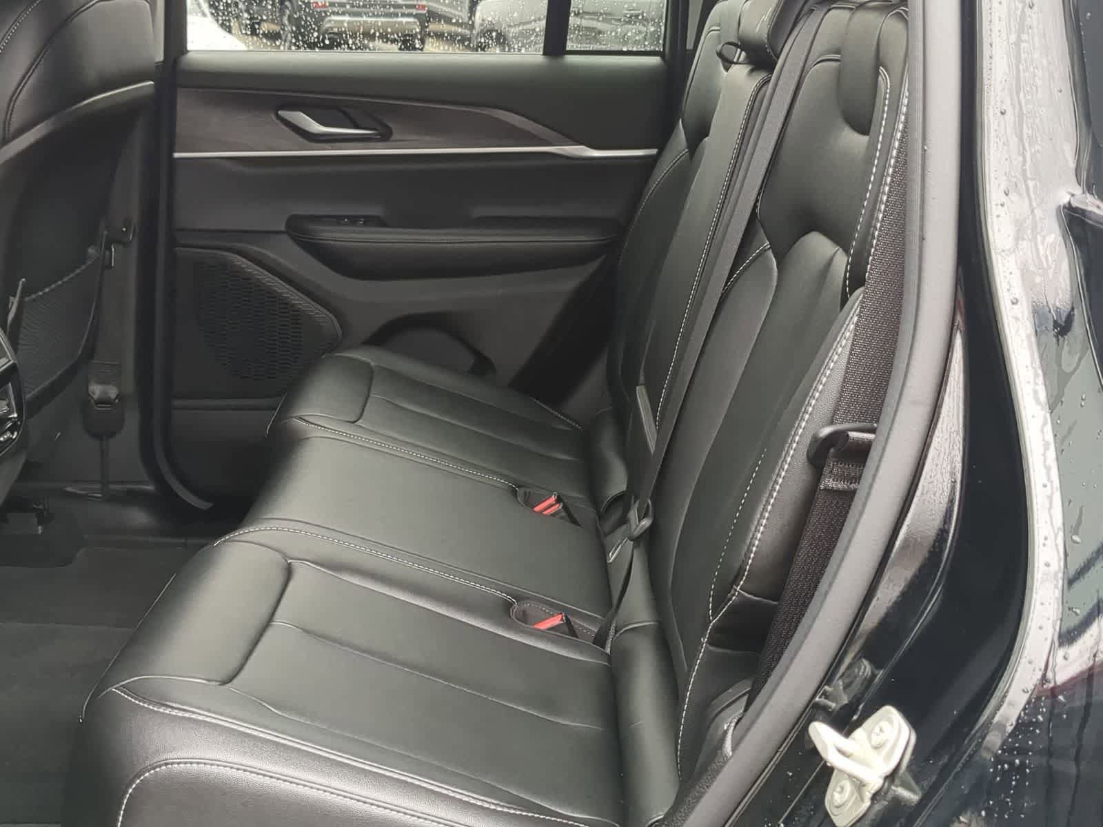 Certified 2024 Jeep Grand Cherokee Limited w/ Black Appearance Package image 19