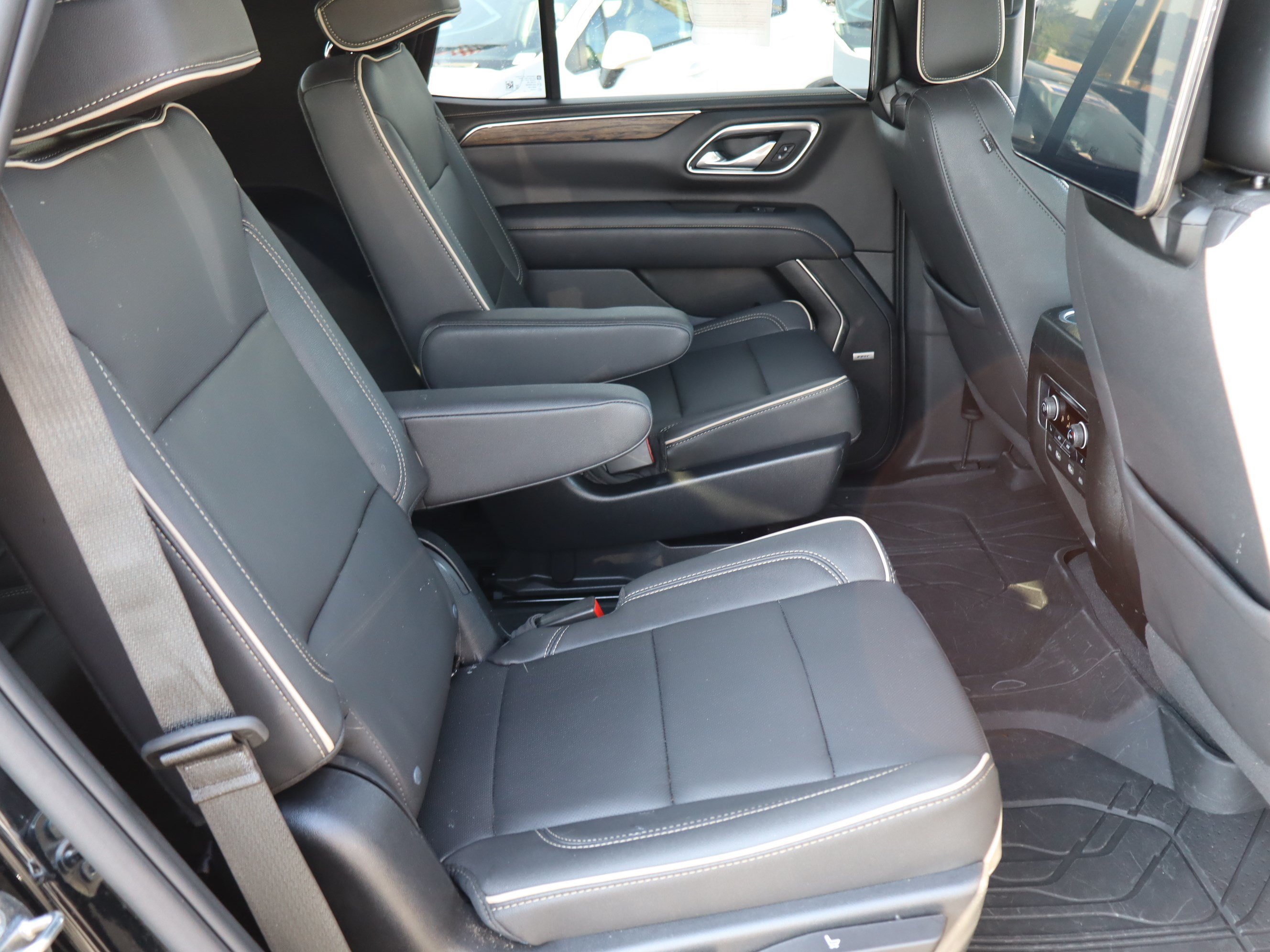 Used 2023 Chevrolet Tahoe Premier w/ Premium Package 2 AWD/4WD image 38