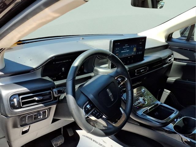 Used 2023 Lincoln Nautilus AWD image 12