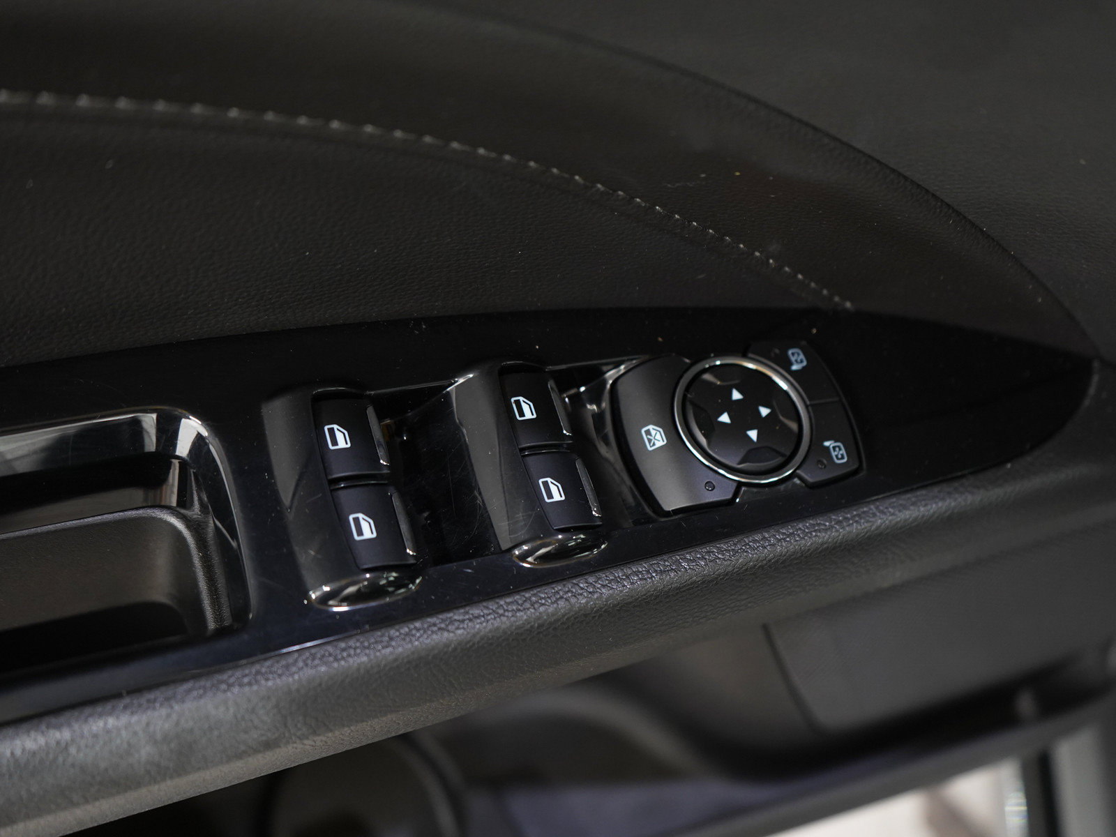 Used 2014 Ford Fusion Titanium FWD image 18