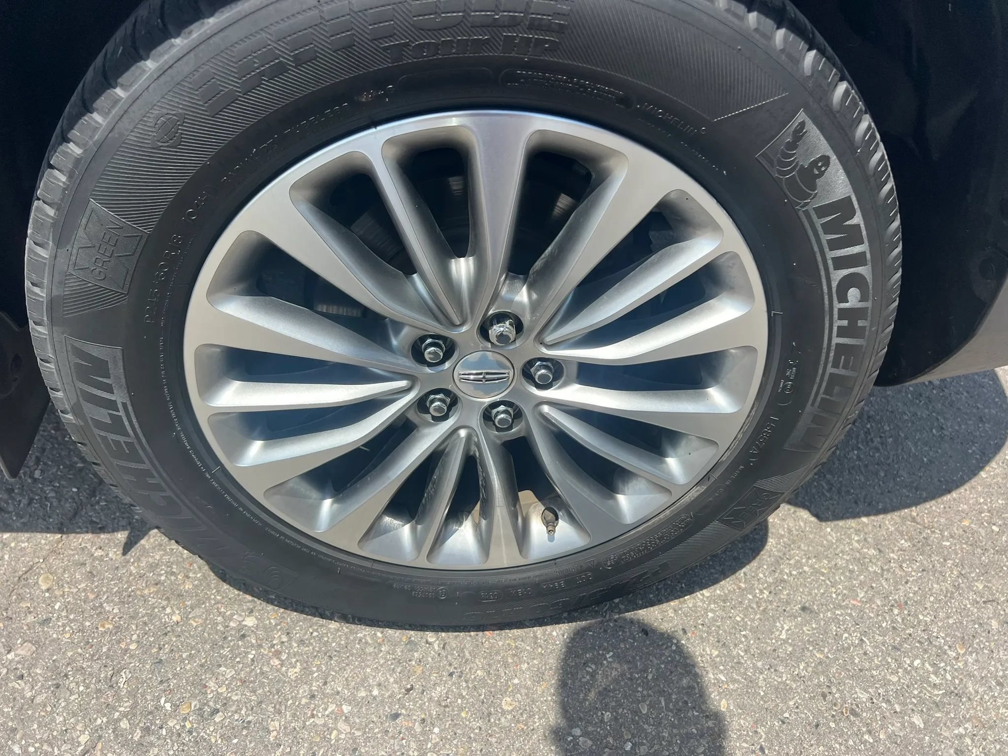 Used 2018 Lincoln MKX Select w/ Select Plus Package AWD/4WD image 9