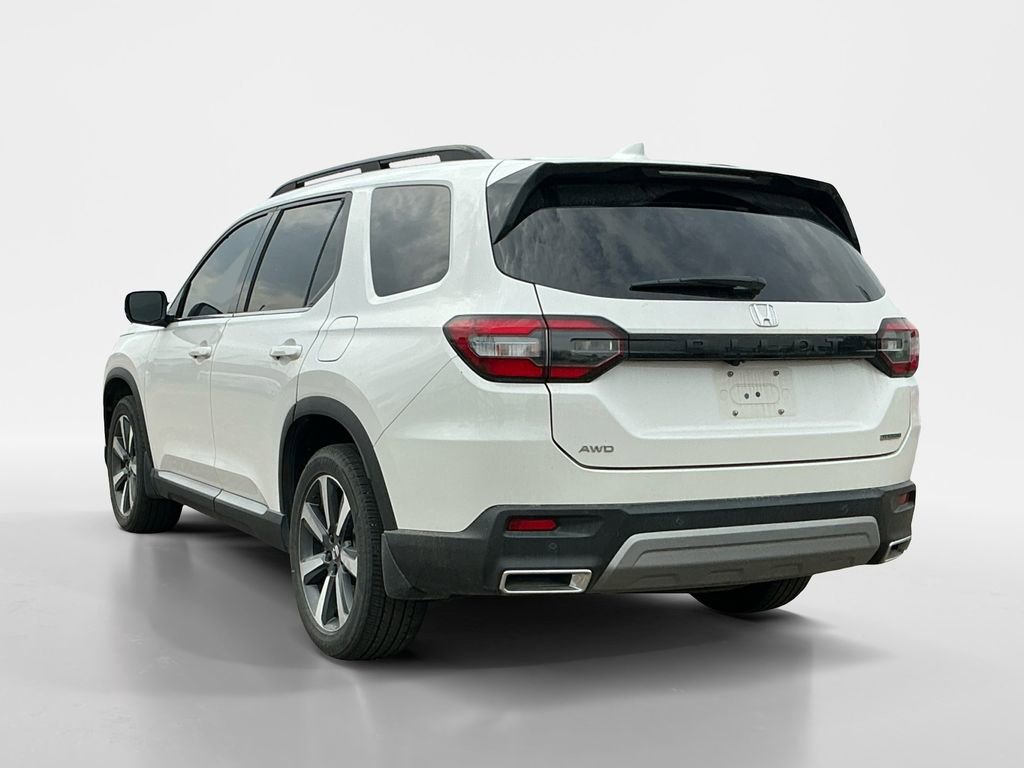 Used 2024 Honda Pilot Touring image 3