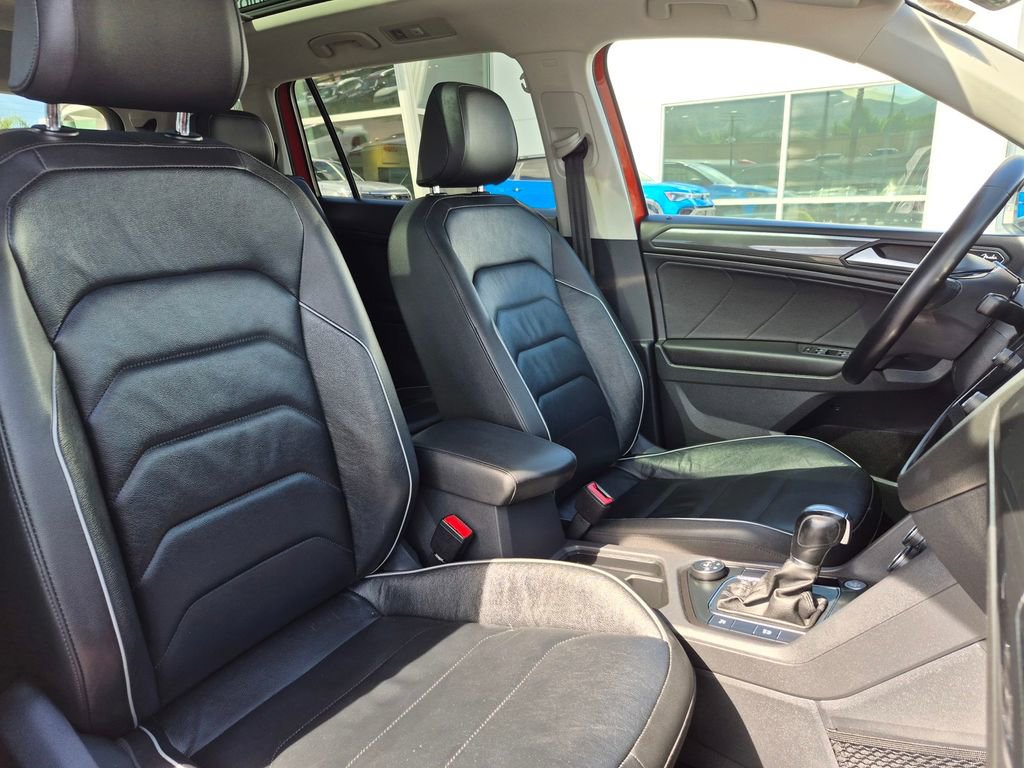 Used 2019 Volkswagen Tiguan SEL Premium w/ 3rd Row Seat Package image 43