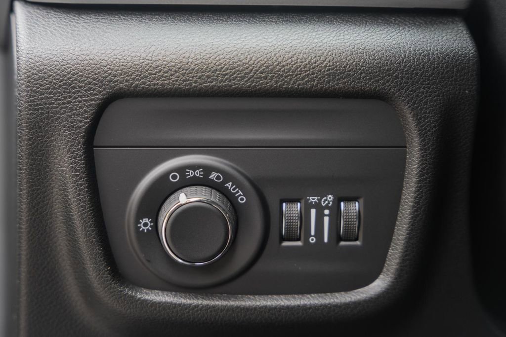 New 2025 Jeep Grand Cherokee Laredo X w/ Luxury Tech Group I image 32