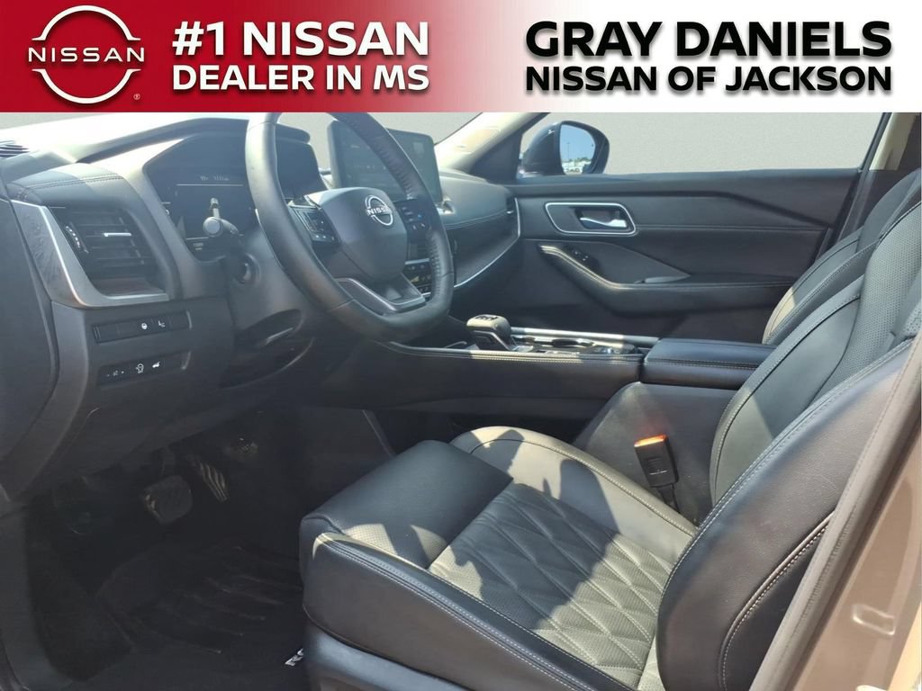 Certified 2025 Nissan Rogue Platinum w/ Tech Package FWD image 25