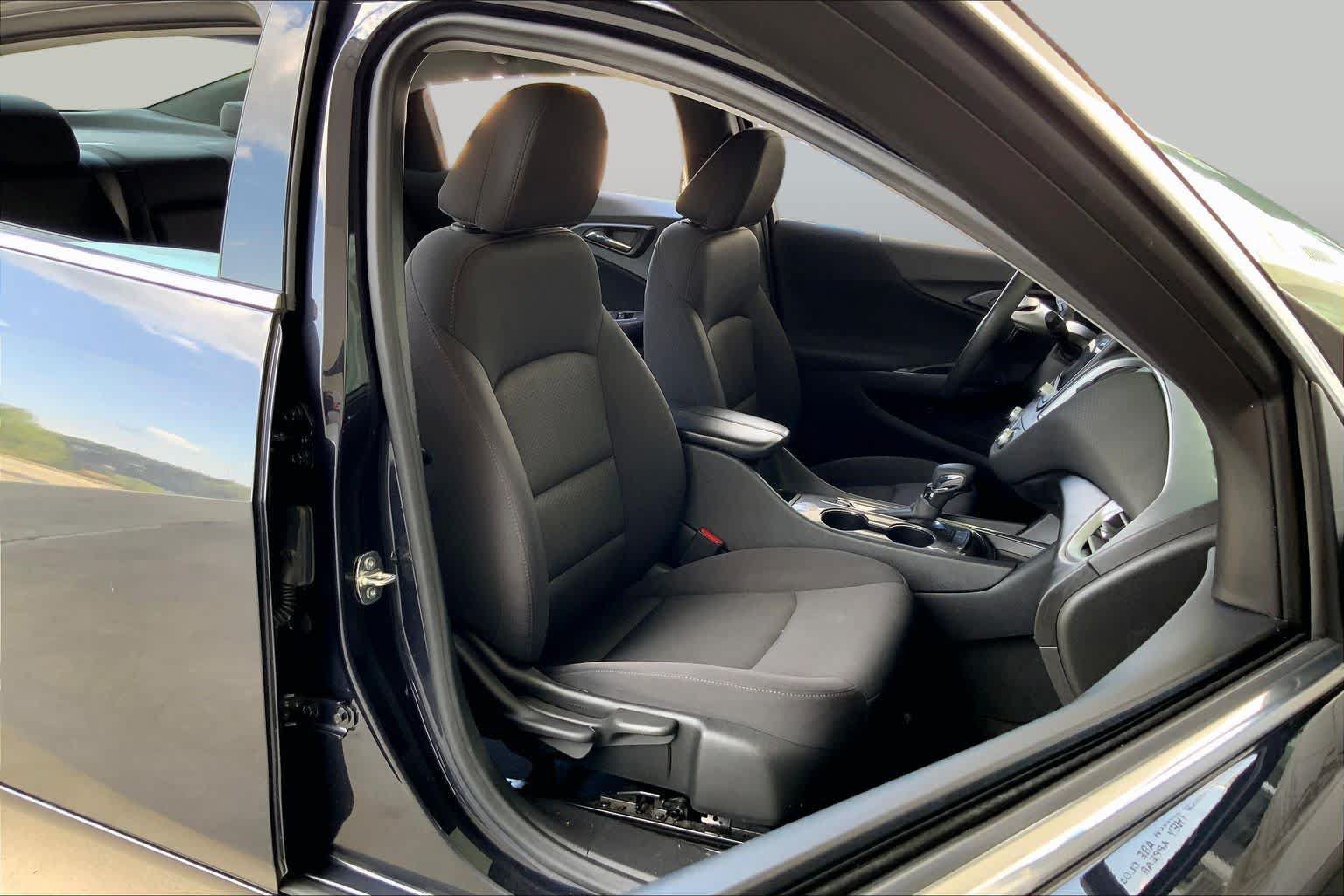 Used 2023 Chevrolet Malibu LT FWD image 9