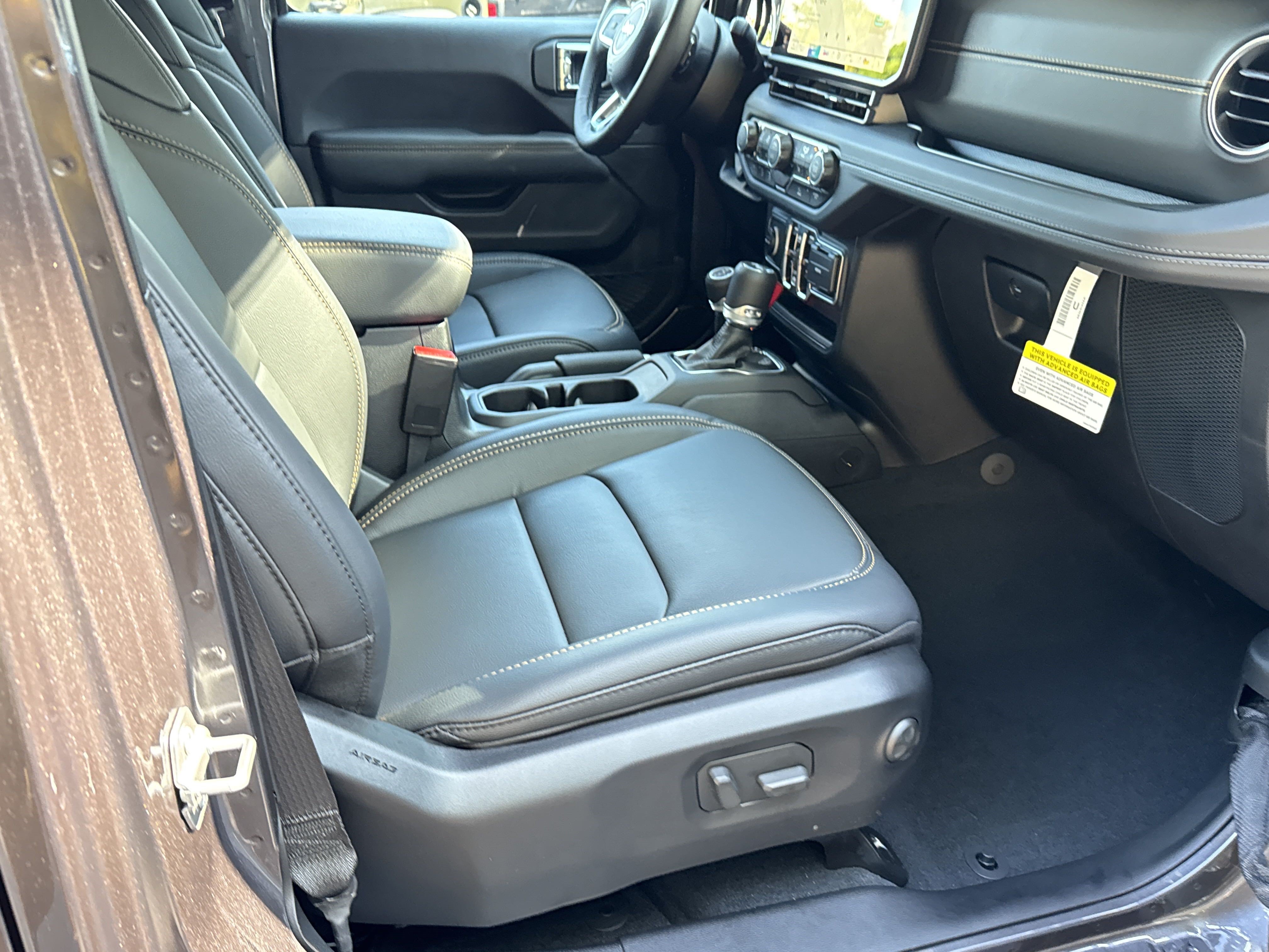 New 2025 Jeep Wrangler Unlimited Sahara AWD/4WD image 18